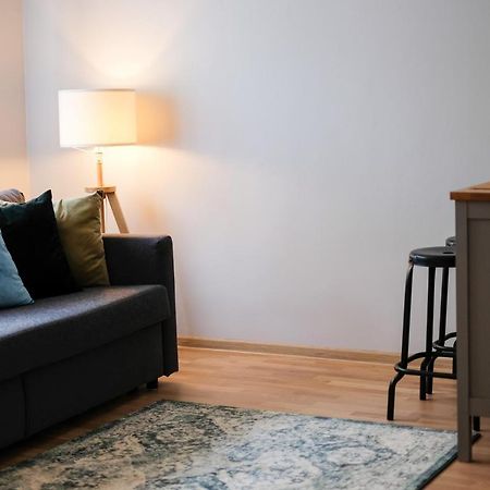 Ohtu Poik 2 City Center Basement Apartment Pärnu Eksteriør bilde