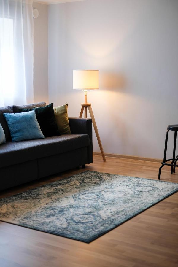 Ohtu Poik 2 City Center Basement Apartment Pärnu Eksteriør bilde