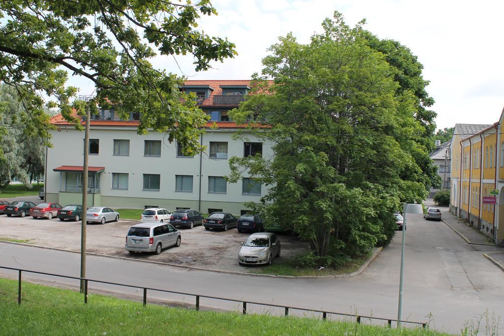 Ohtu Poik 2 City Center Basement Apartment Pärnu Rom bilde